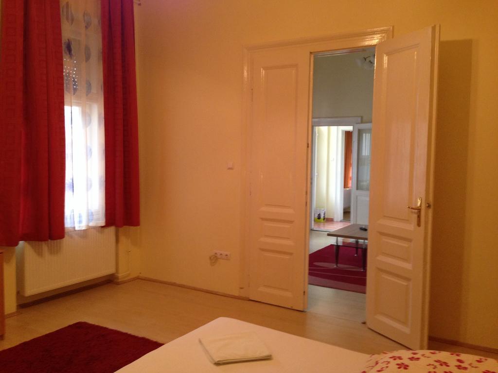 Peterfia Apartman ديبريتْسين المظهر الخارجي الصورة
